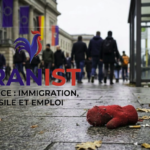 Un sac à dos d'enfant abandonné sur un quai de gare en Europe, symbolisant la vulnérabilité des mineurs migrants disparus.